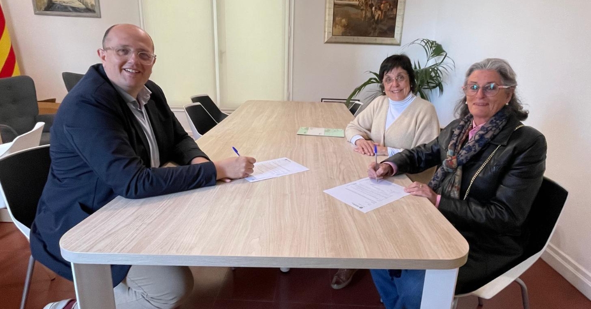 la fam�lia de f�lix cucurull dona la m�quina d'escriure de l'escriptor a la biblioteca