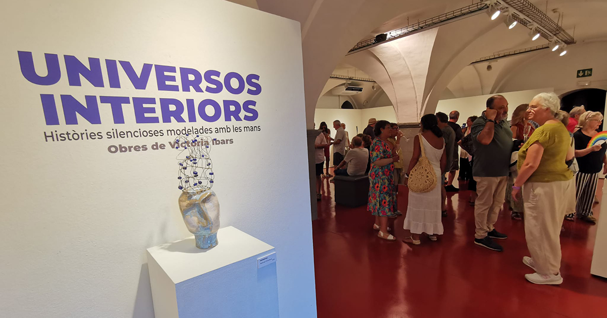 exposici� Universos Interiors
