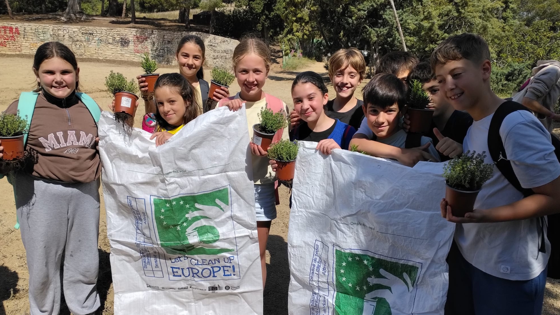 les escoles p�bliques d'arenys se sumen a la campanya let's clean up europe!