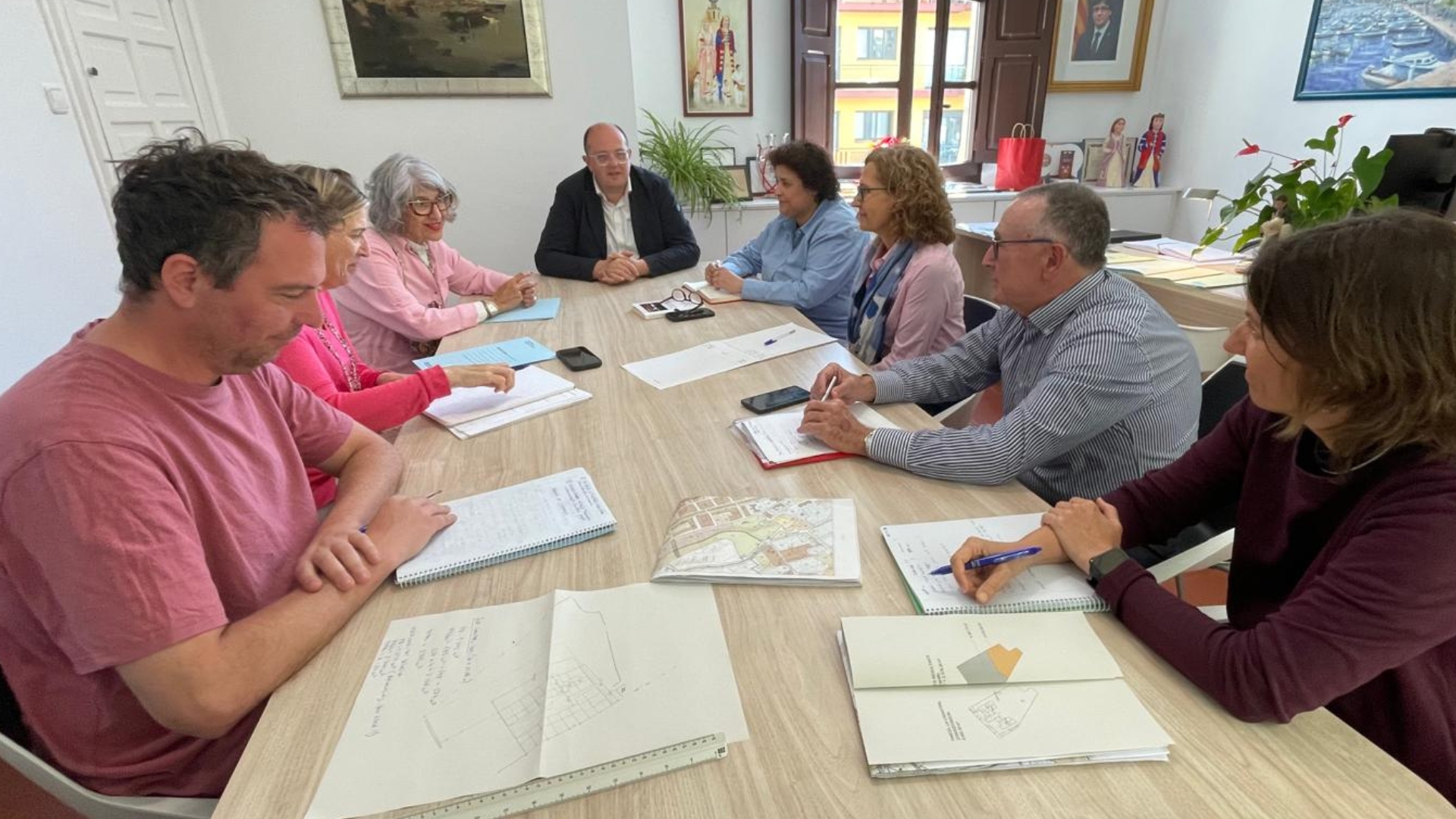 reuni� amb representants del catsalut per fer seguiment del projecte del cap als jardins de l'asil torrent