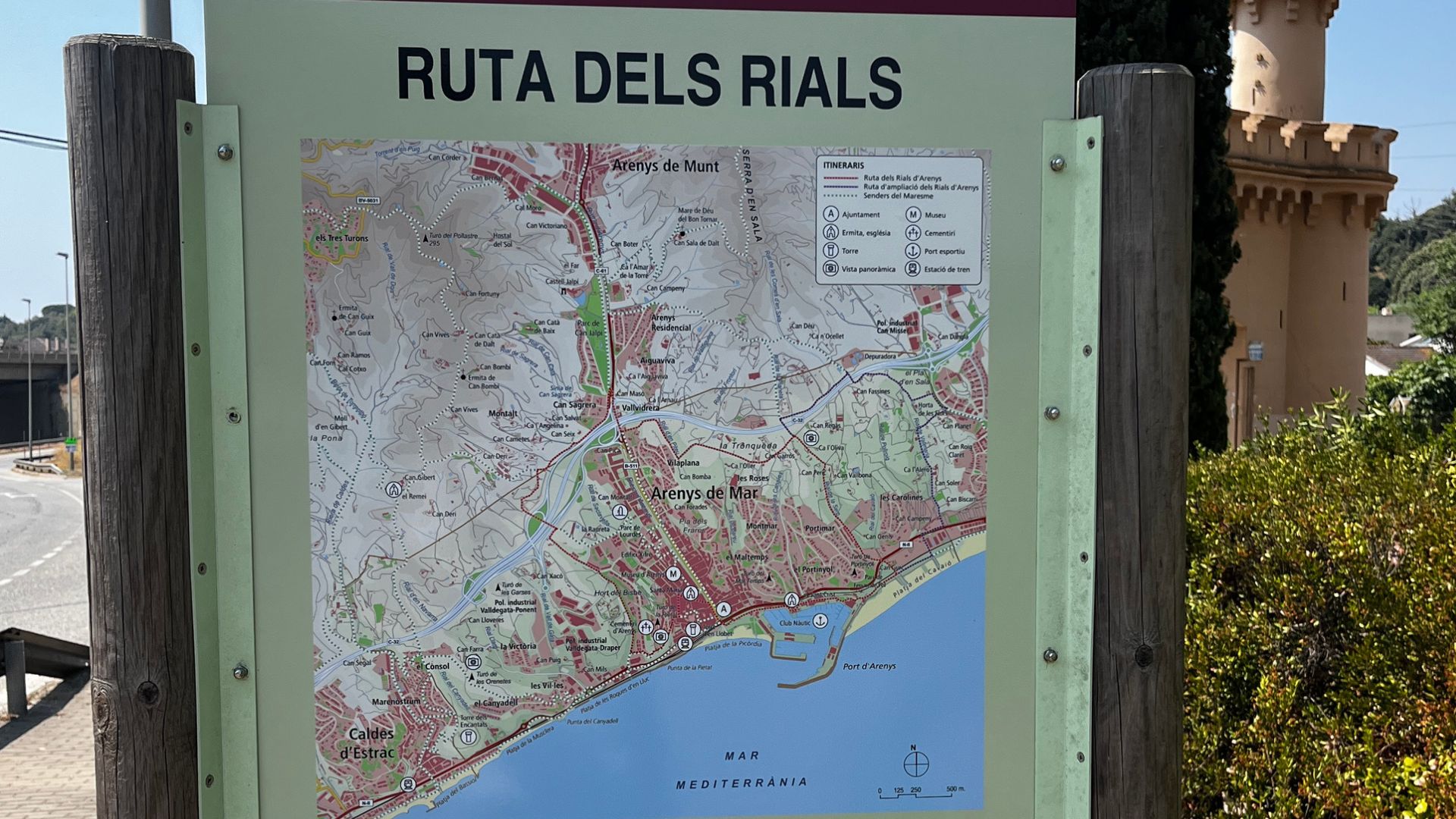 arenys actualitza i amplia la senyalitzaci� de la ruta dels rials