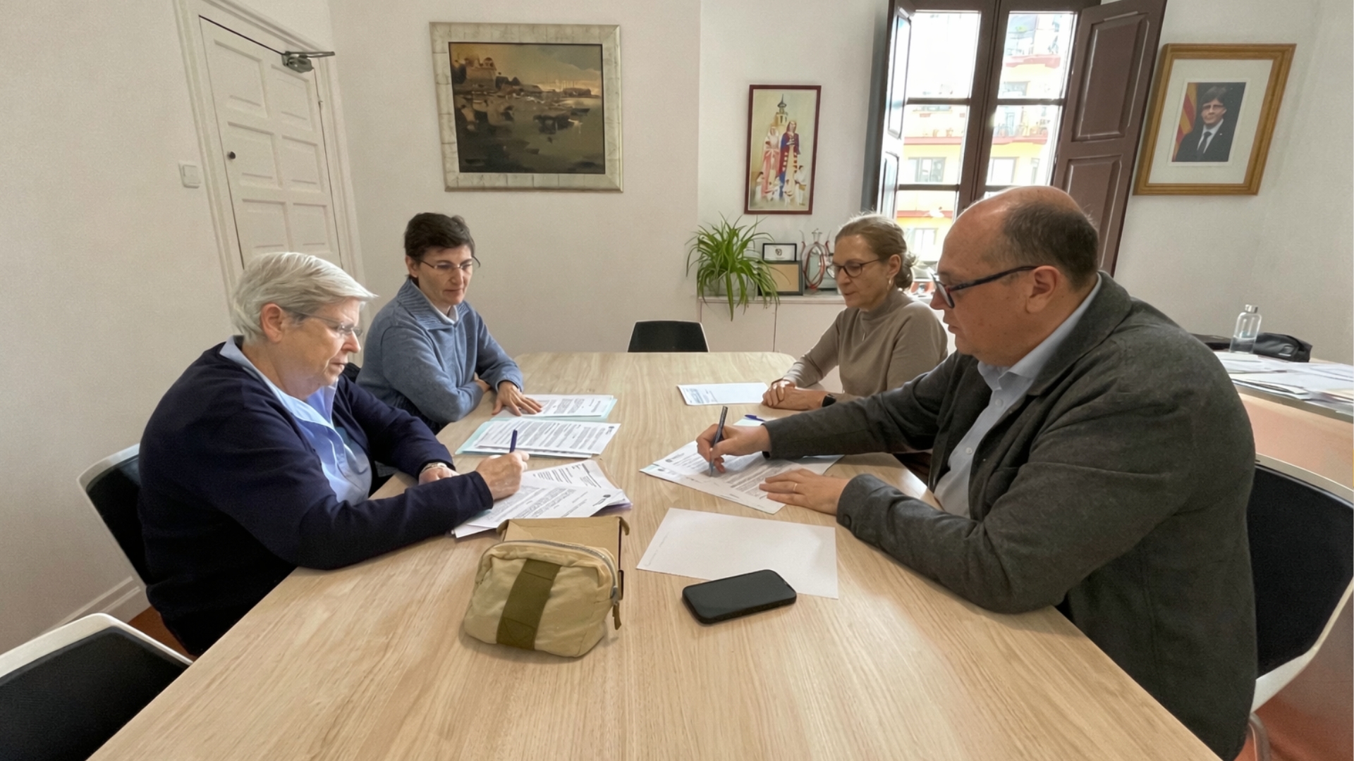 signat el conveni pel lloguer per a �s municipal del casal sant vicen�