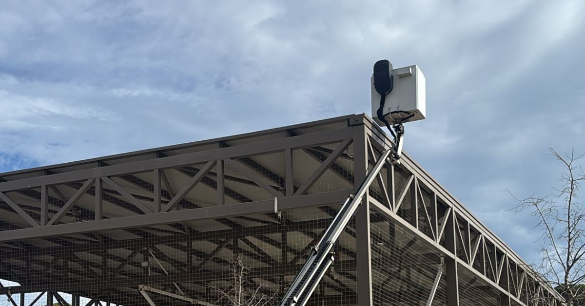 comen�a la instal�laci� de plaques fotovoltaiques en alguns equipaments de la vila